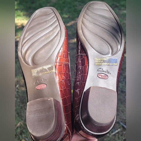 Clarks Everyday Women's Croc-Embossed Brown Leather Flats, 7.5 - Picture 10 of 10
